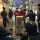 Imagen para el artículo titulado La cola del Apple Store que te puede matar. Literalmente